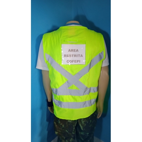 COLETE REFLETIVO AREA RESTRITA VERDE LIMAO COM 03 BOLSOS